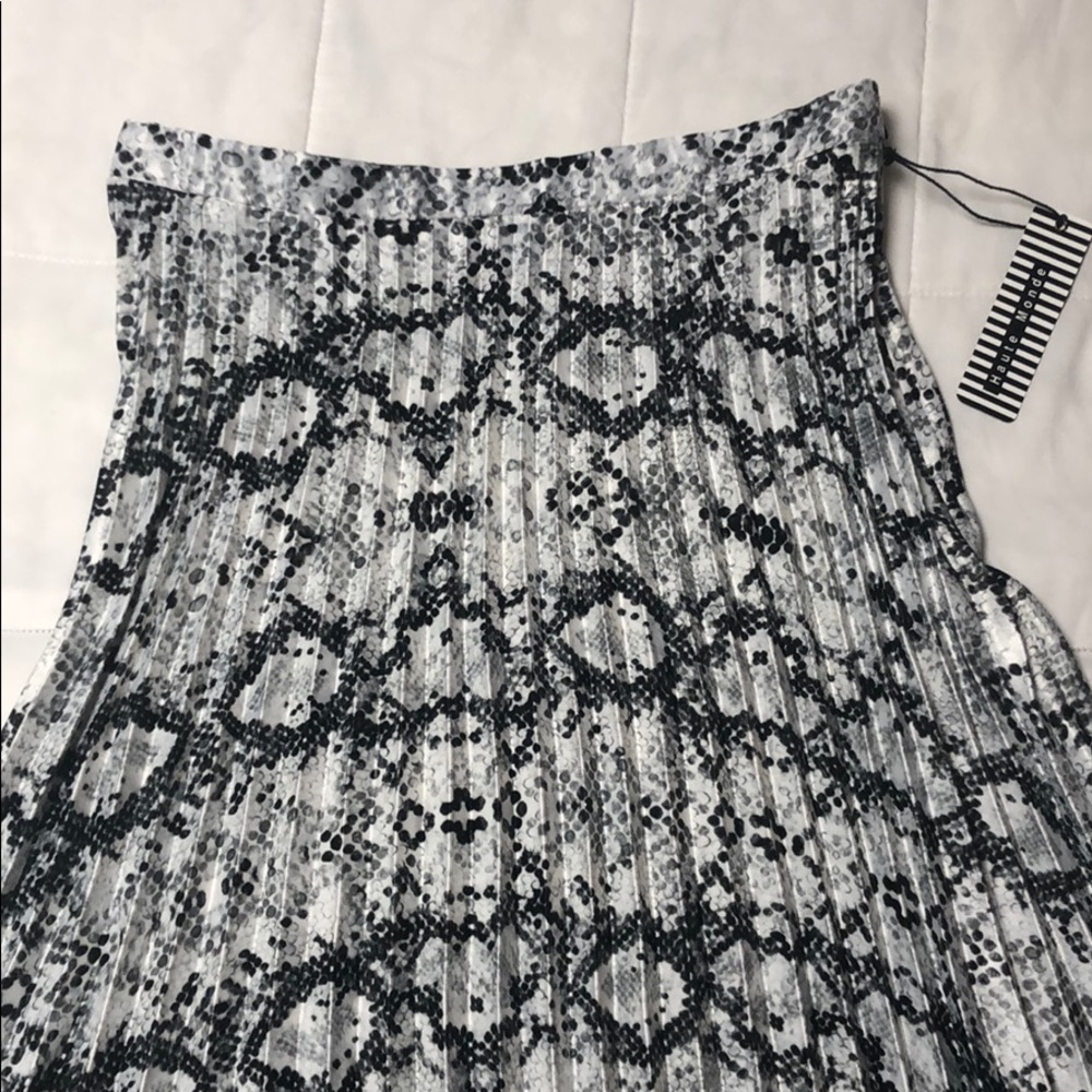 NWT Womens Pleated Midi Skirt Small
